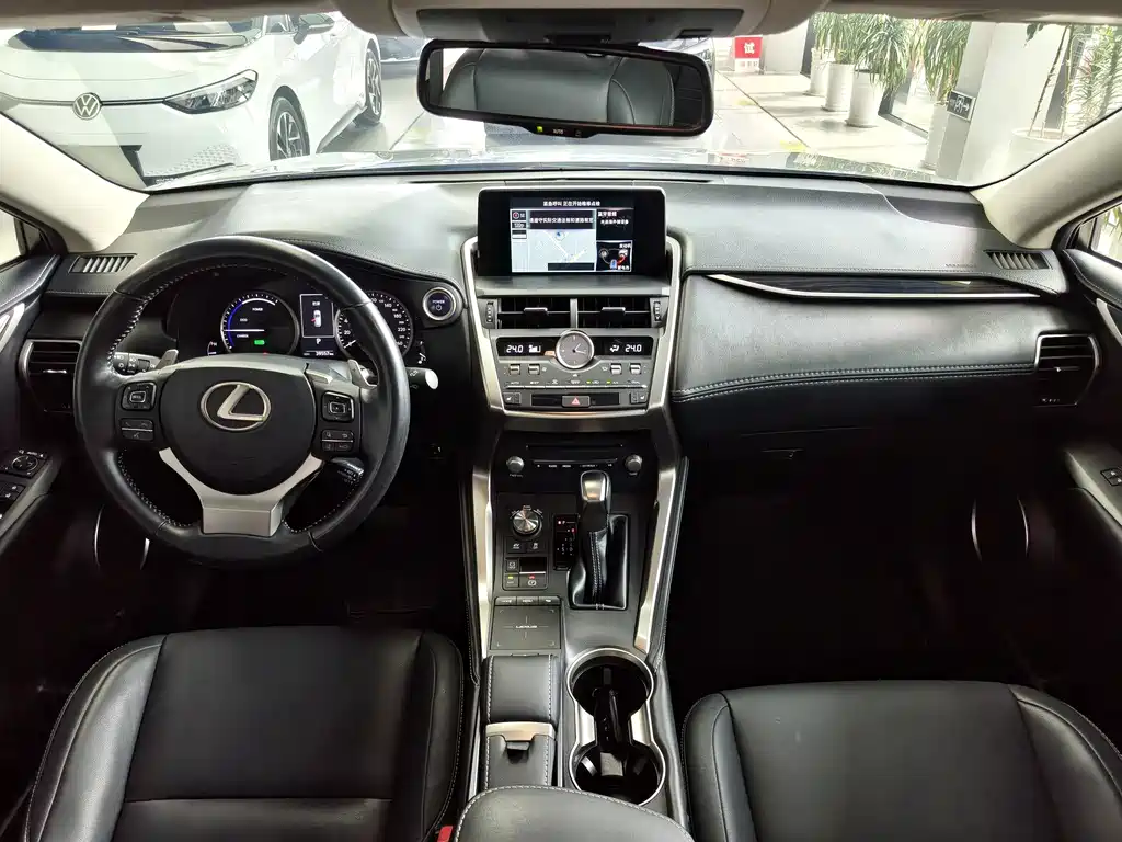 Lexus NX 2017 — фото 10