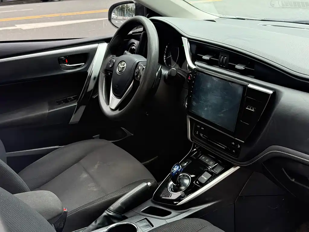 Toyota Corolla 2018 — фото 14