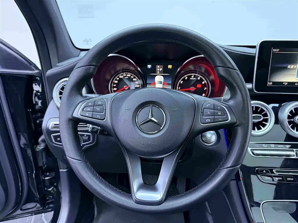 Mercedes-Benz GLC 2018 — фото 15