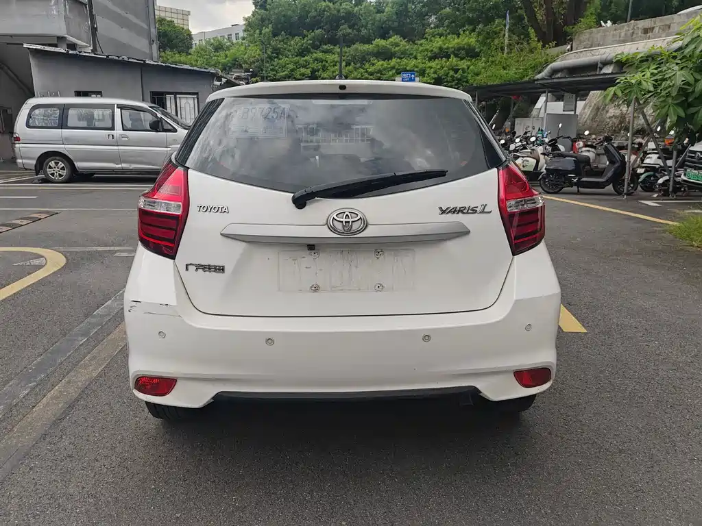 Toyota Yaris L 2017 — фото 5