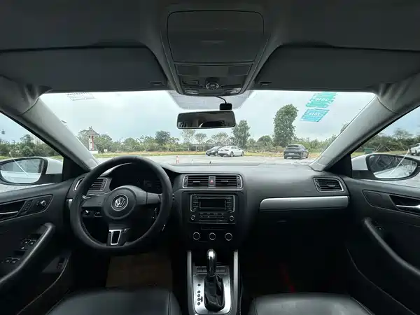 Volkswagen Sagitar 2014