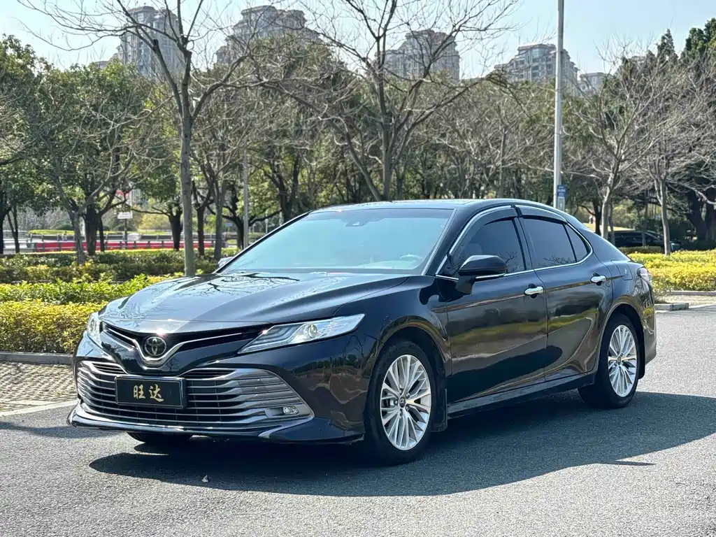 Toyota Camry 2019 — фото 1