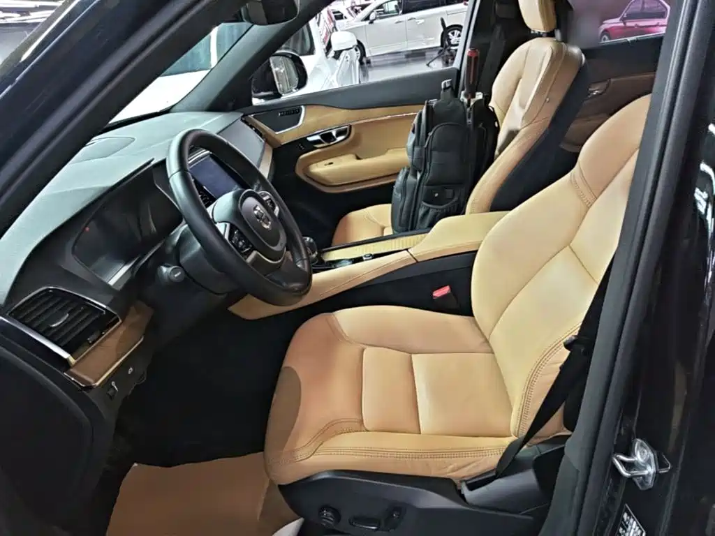 Volvo XC90 2017 — фото 15