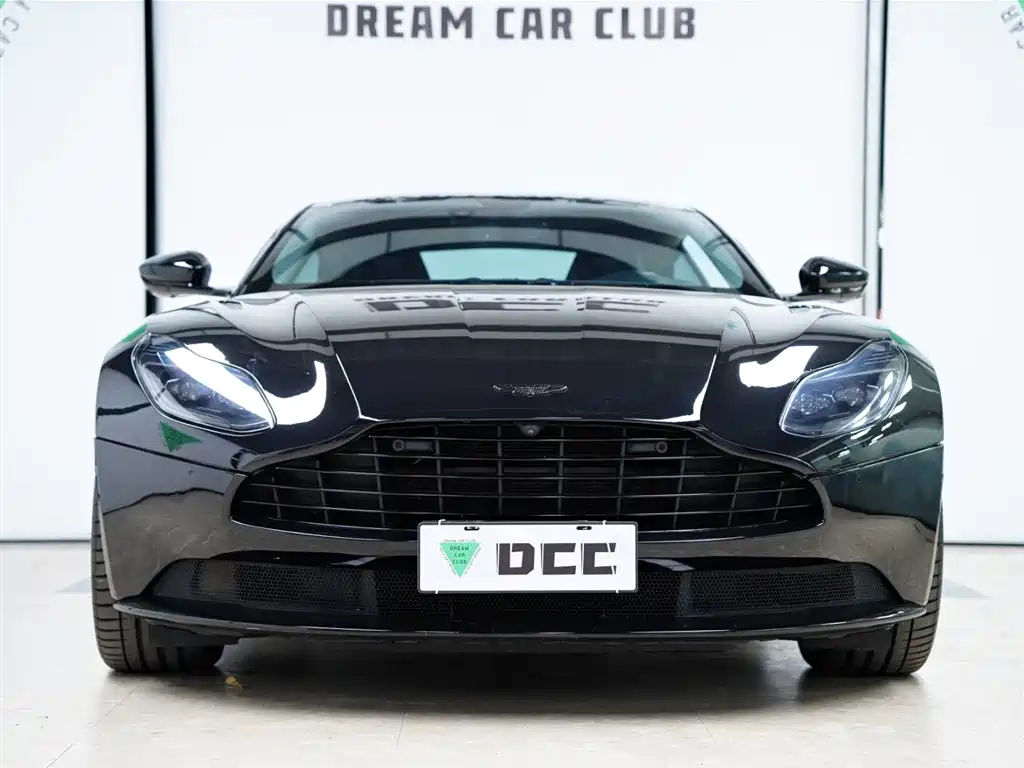 Aston Martin DB11 2021 — фото 14