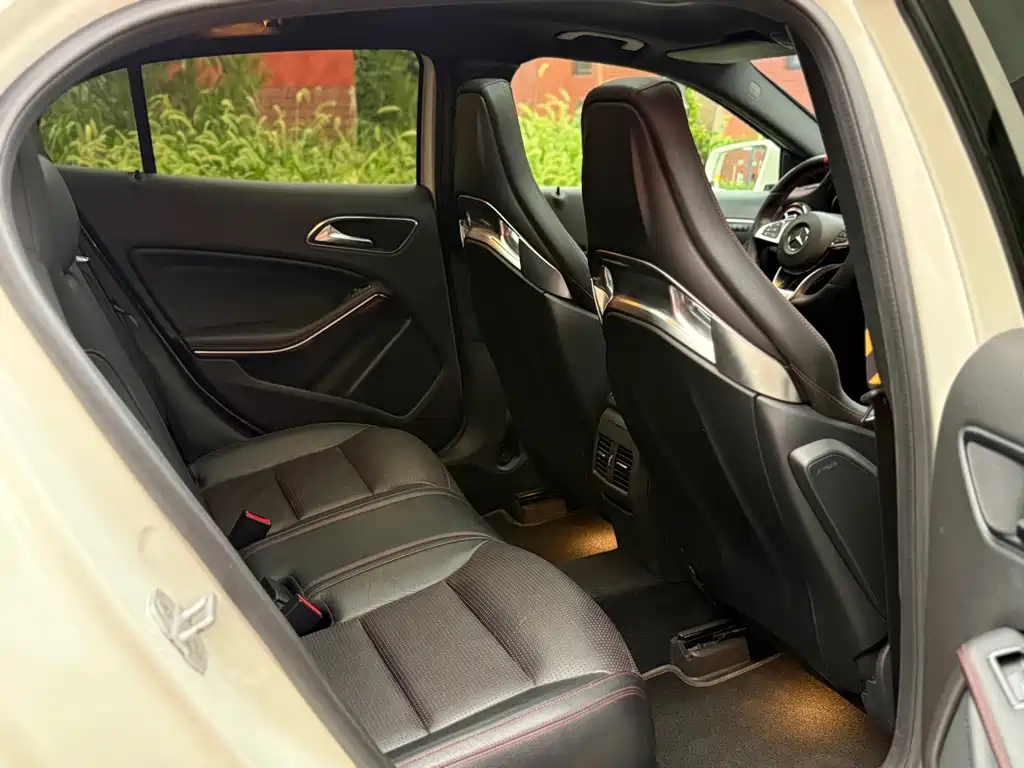 Mercedes-Benz GLA AMG 2018 — фото 12