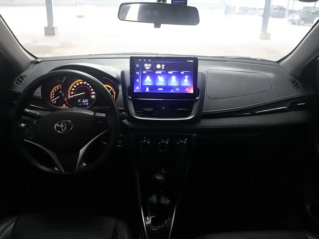 Toyota Yaris L 2022 — фото 9