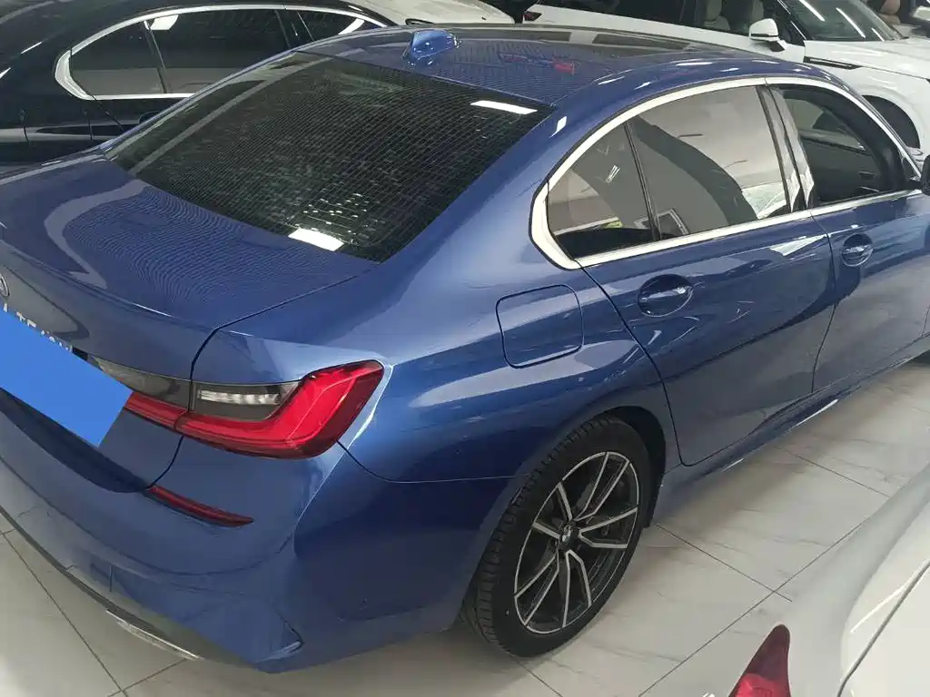 BMW 3 Series 2019 — фото 15