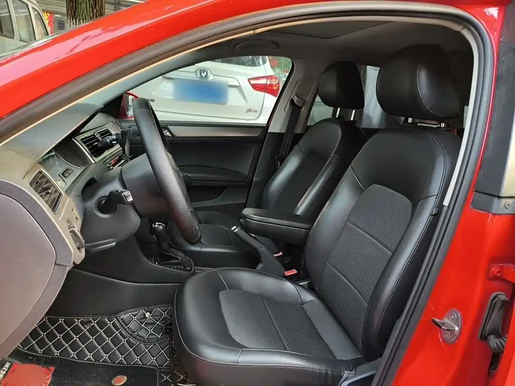 Skoda Rapid Spaceback 2014 — фото 8