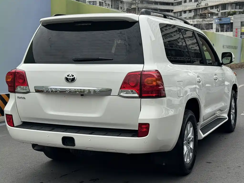 Toyota Land Cruiser 2013 — фото 3