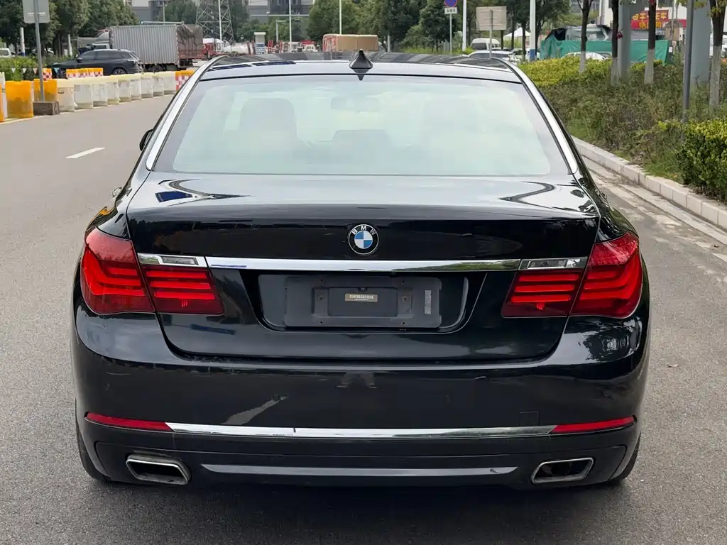 BMW 7 Series 2015 — фото 13