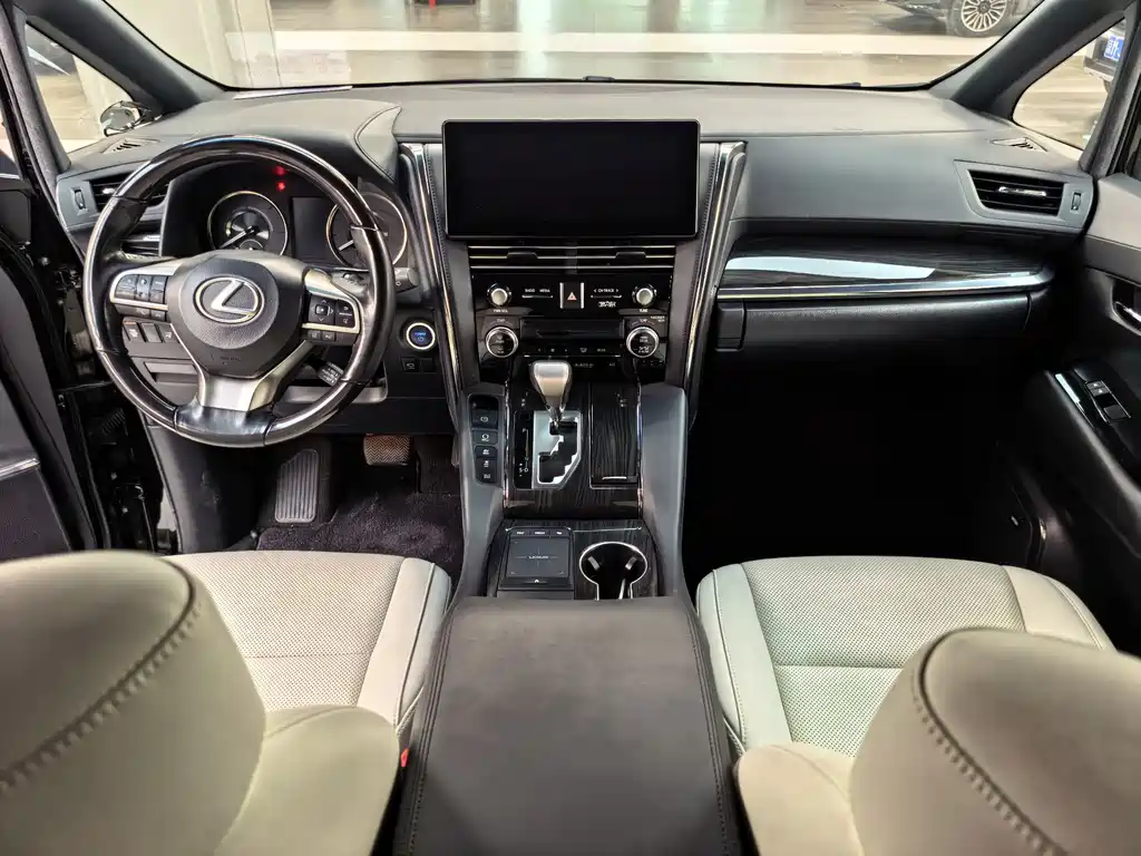 Lexus LM 2022 — фото 10