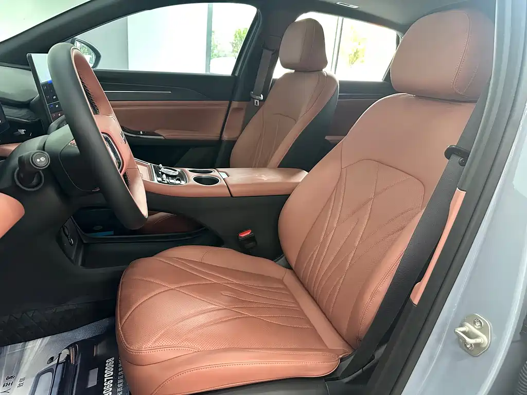 Geely Galaxy L6 2026 — фото 17
