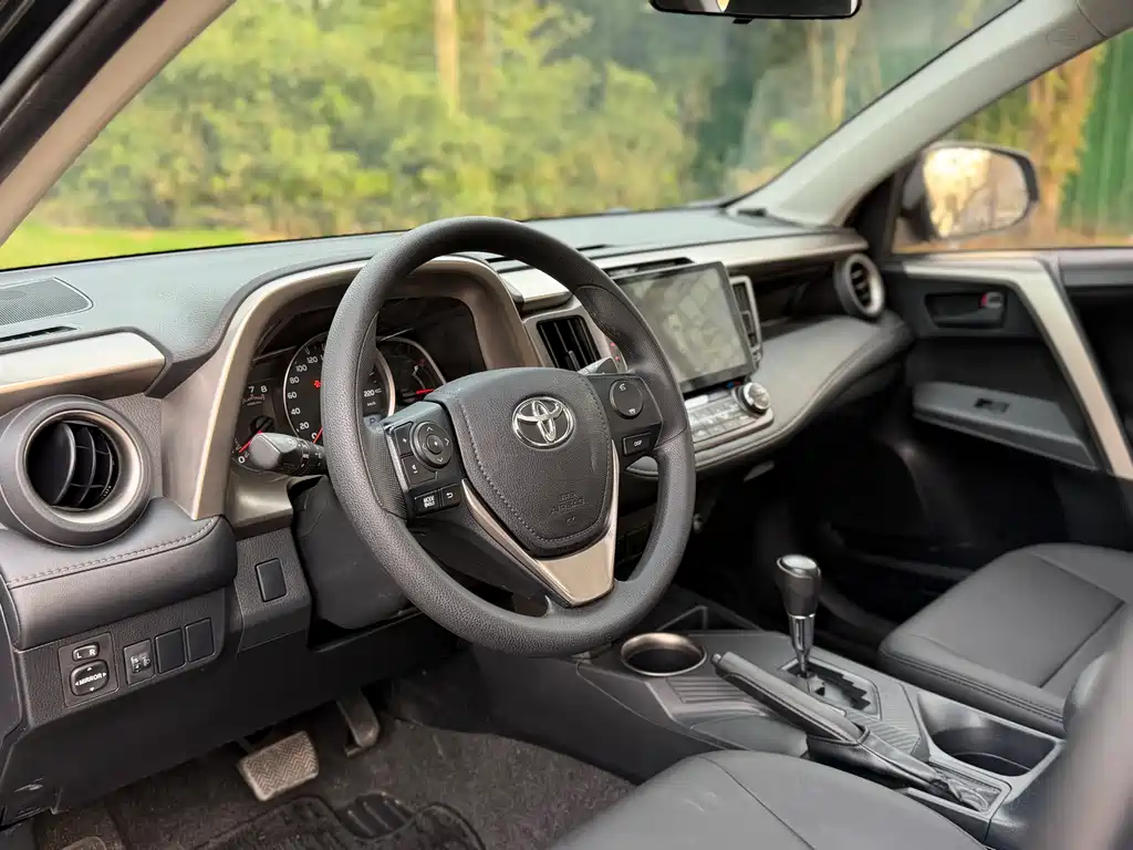 Toyota RAV4 2015 — фото 9