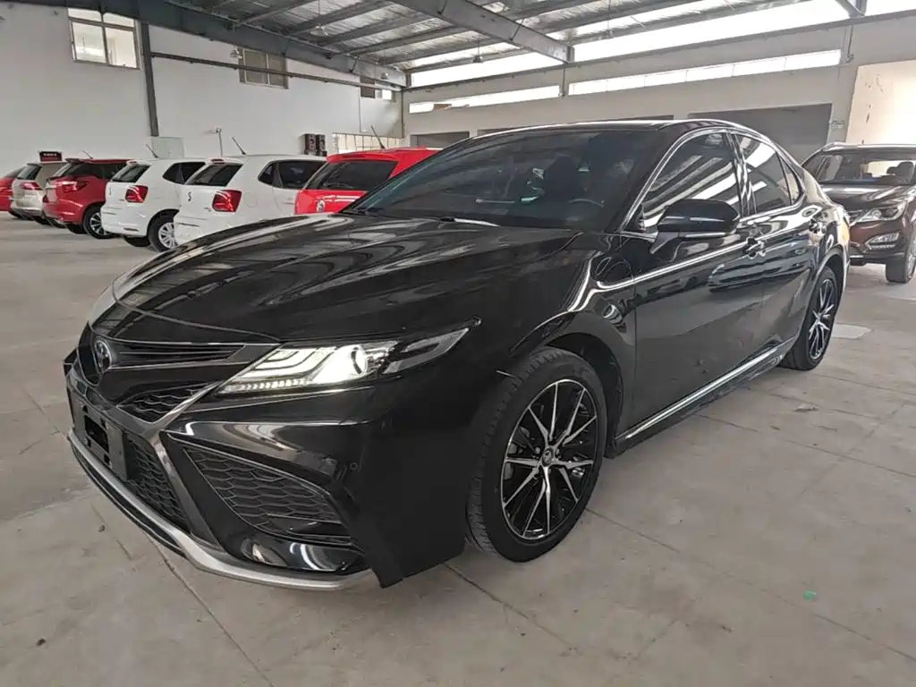 Toyota Camry 2021 — фото 2