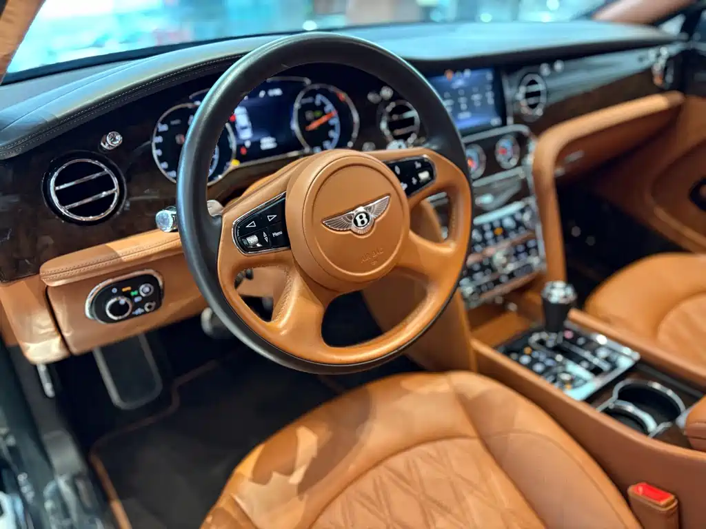 Bentley Mulsanne 2018 — фото 9