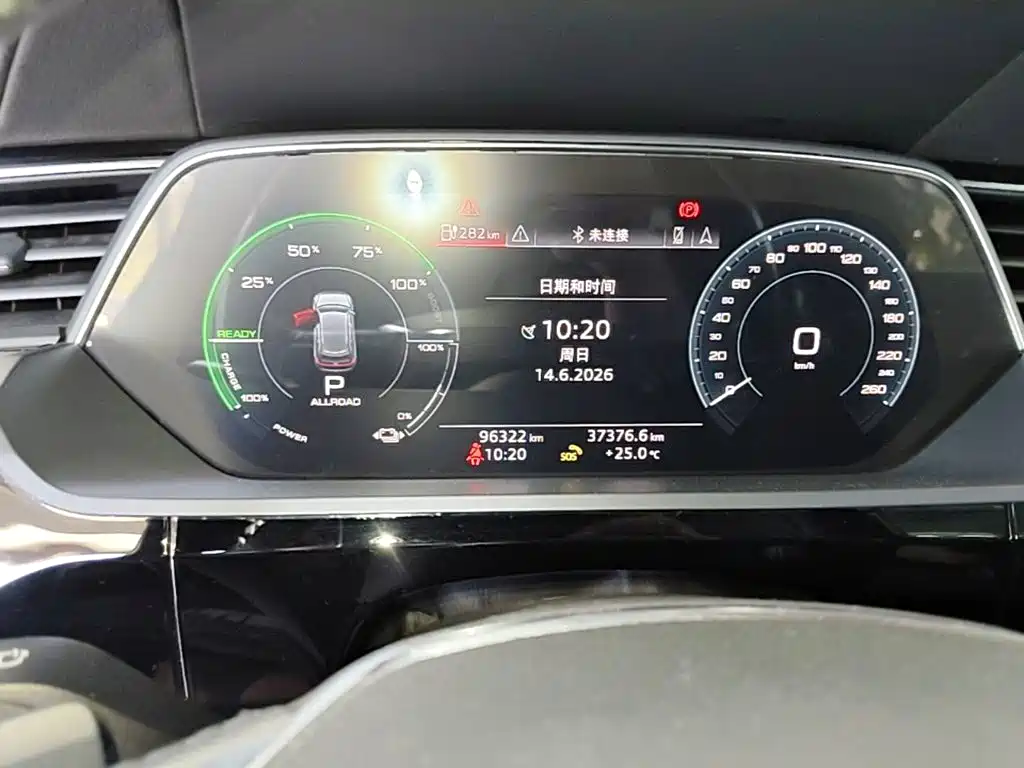 Audi e-tron 2020 — фото 12