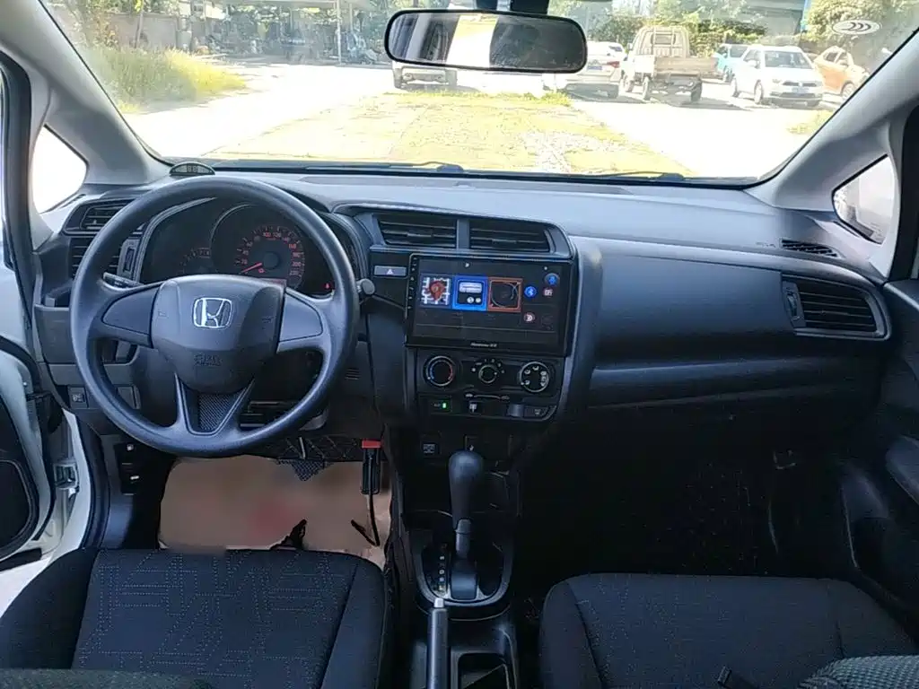 Honda Fit 2018 — фото 10