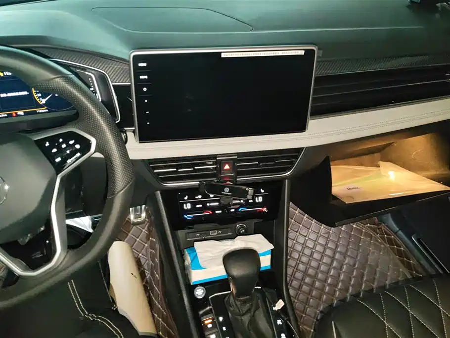 Volkswagen Tiguan L 2023 — фото 13