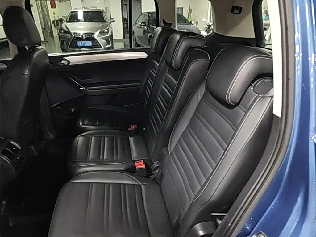 Volkswagen Touran 2017 — фото 17