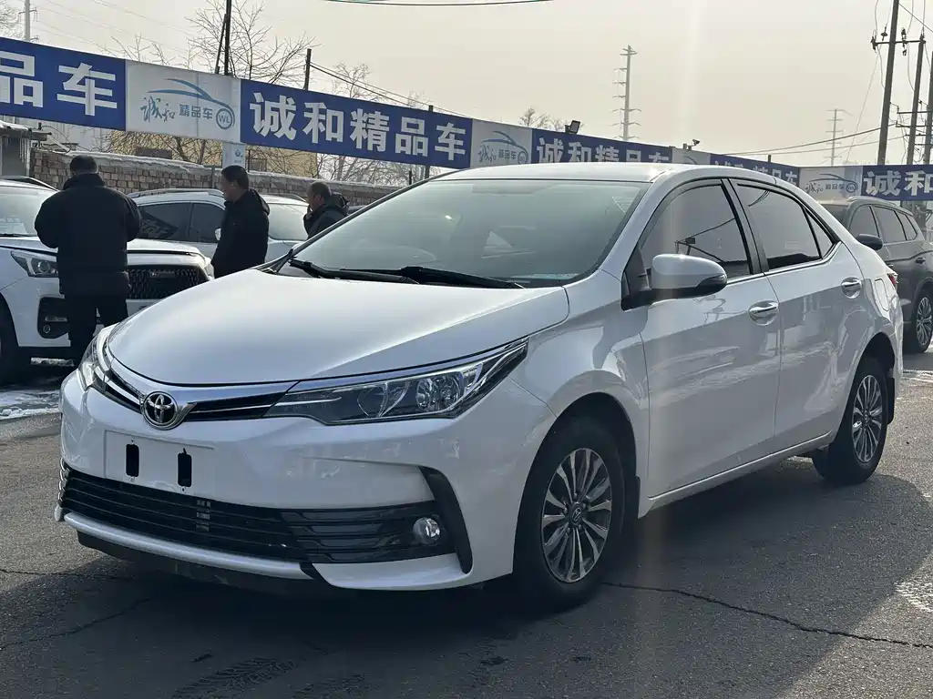 Toyota Corolla 2018 — фото 1