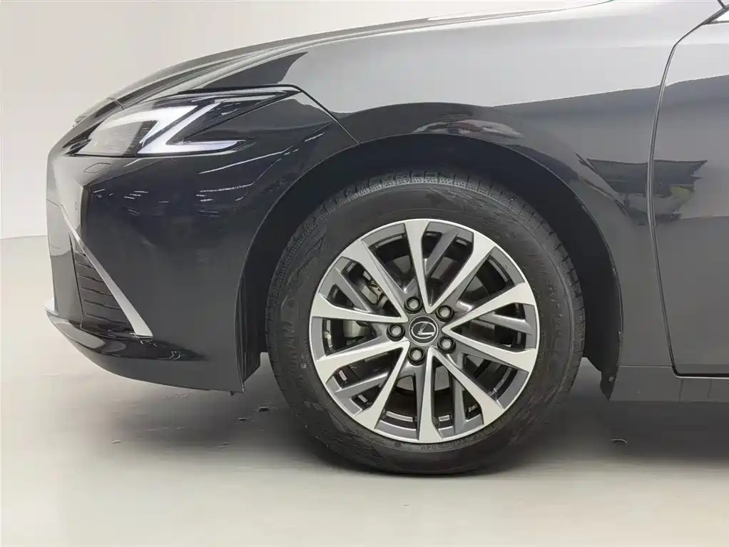 Lexus ES 2025 — фото 14