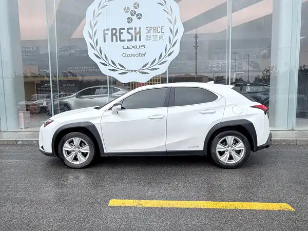 Lexus UX 2020
