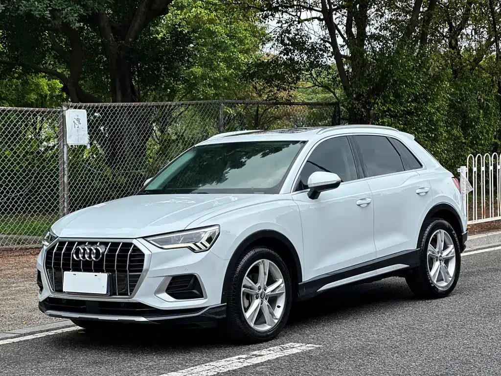 Audi Q3 2019 — фото 1