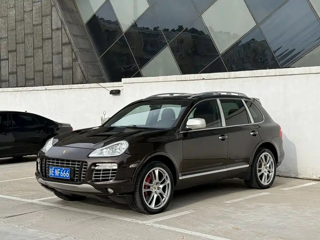 Porsche Cayenne 2010 — фото 1