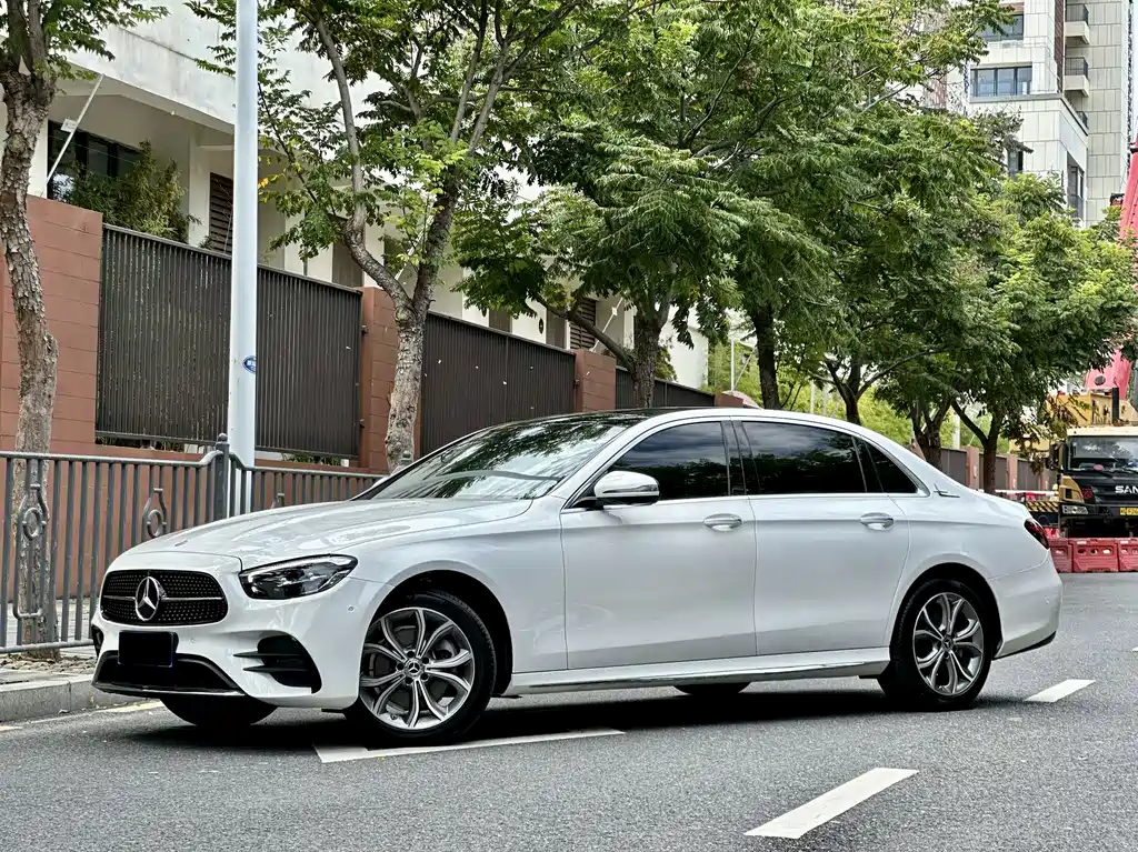 Mercedes-Benz E-Class 2022