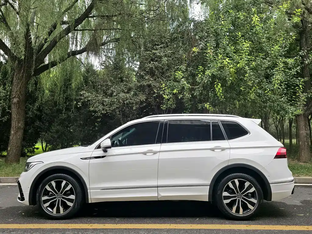 Volkswagen Tiguan L 2022 — фото 3