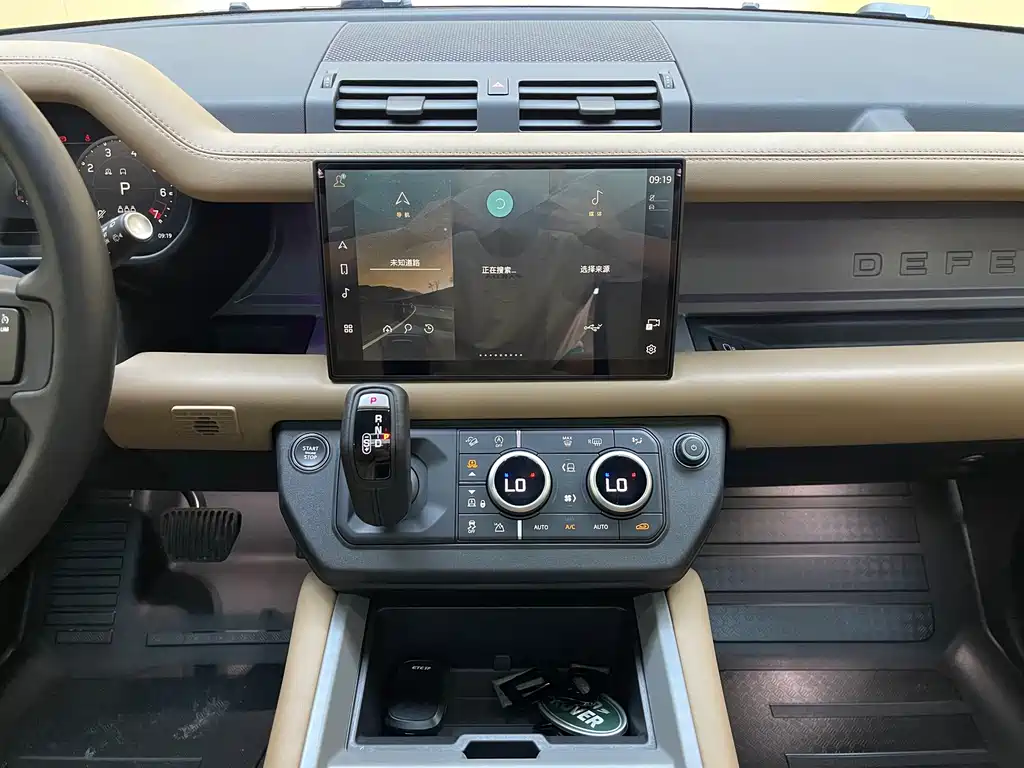 Land Rover Defender 2025 — фото 14