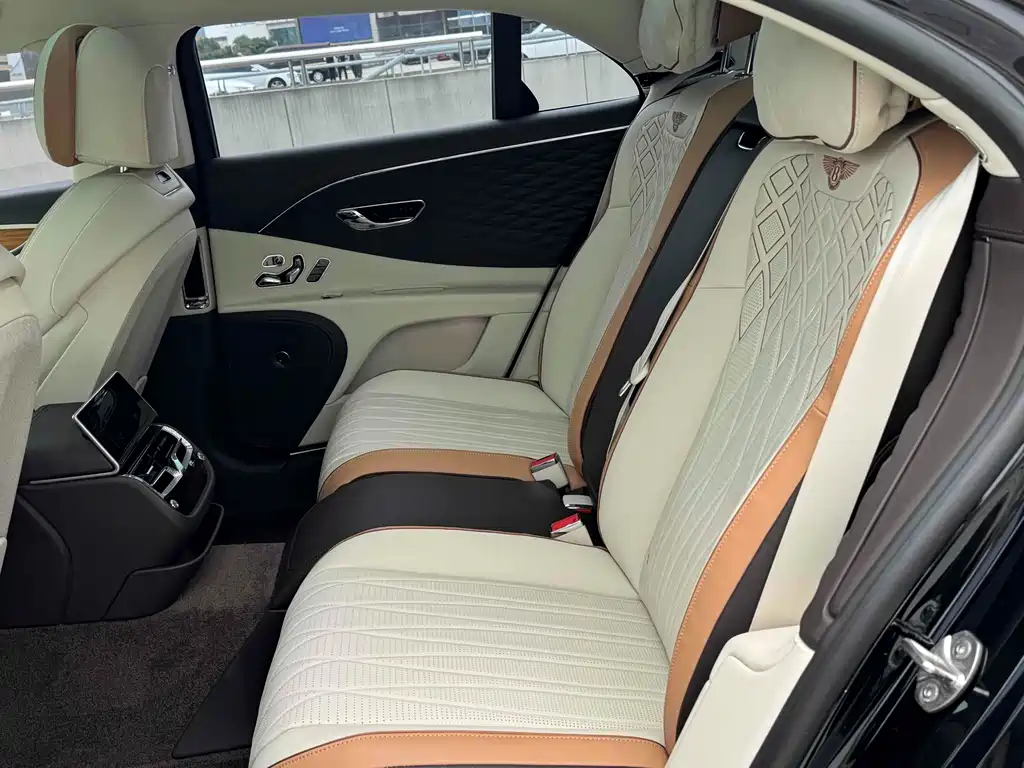 Bentley Flying Spur PHEV 2023 — фото 12