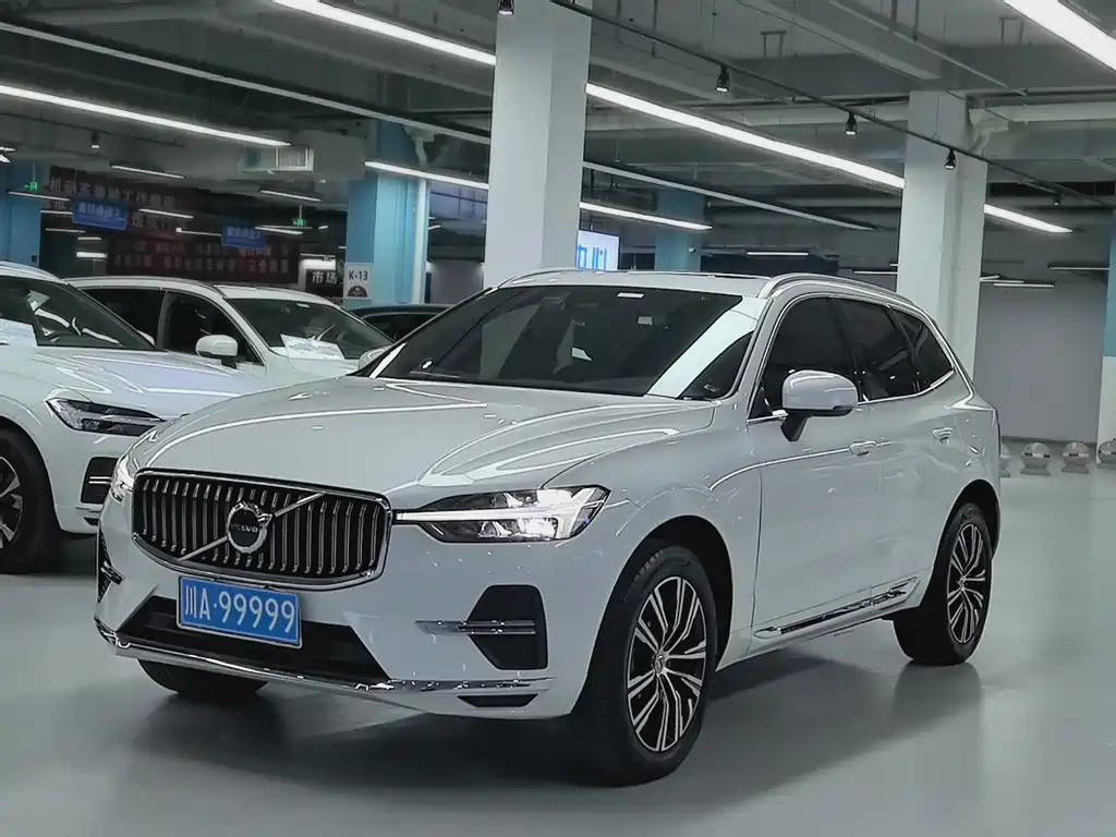 Volvo XC60 2021 — фото 1