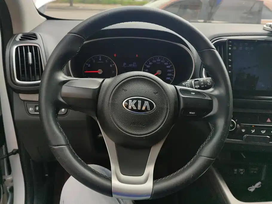 Kia KX3 2018 — фото 15