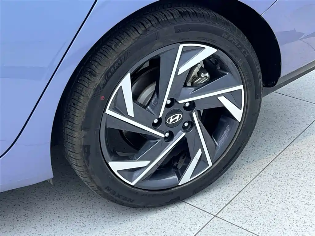 Hyundai Elantra 2024 — фото 9