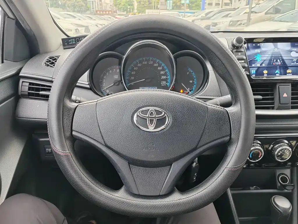 Toyota Yaris L 2019 — фото 12