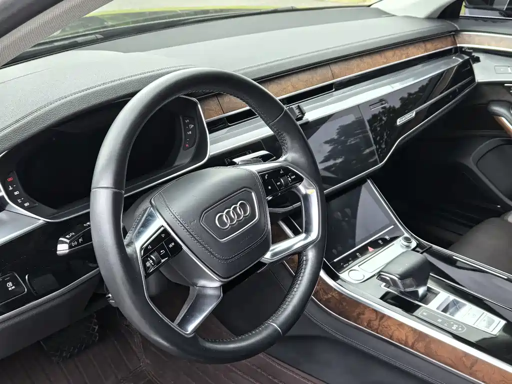 Audi A8 2020 — фото 9