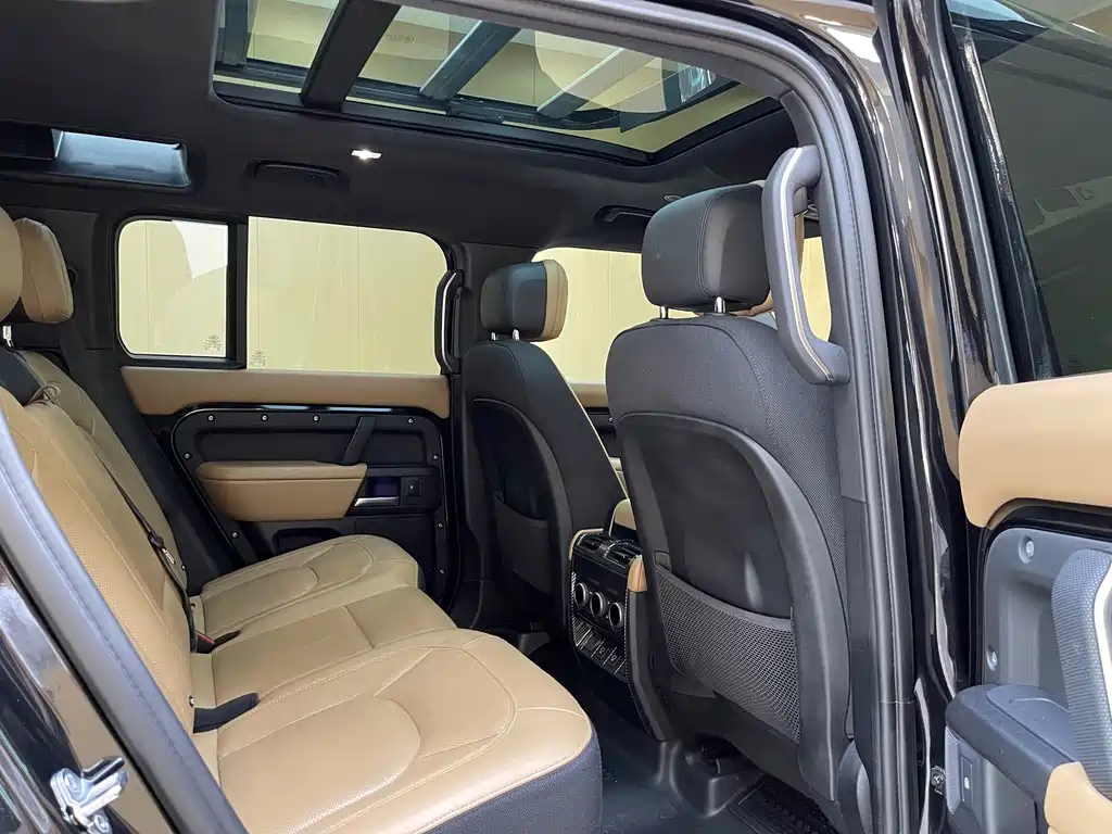 Land Rover Defender 2025 — фото 15