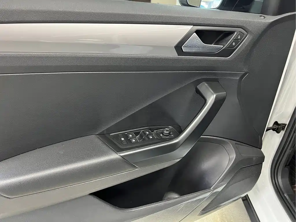 Volkswagen T-Roc 2022 — фото 13