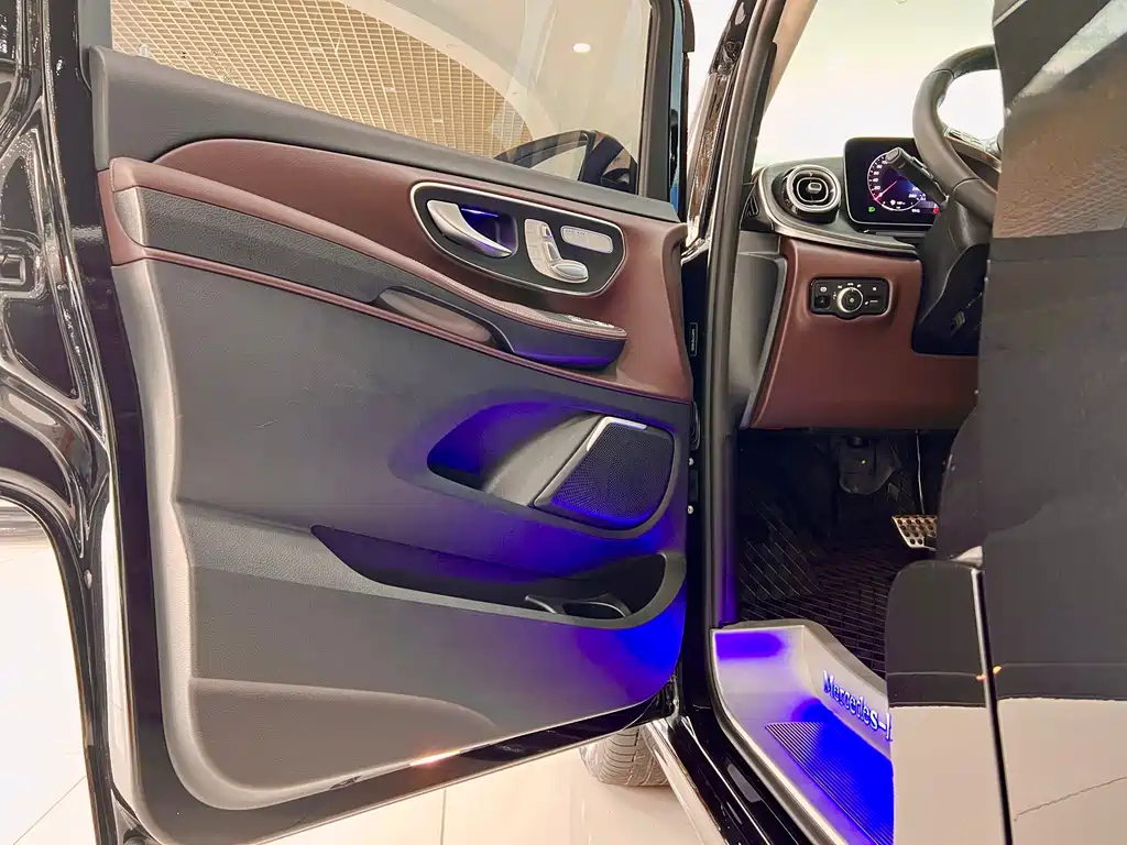 Mercedes-Benz V-Class 2025 — фото 22