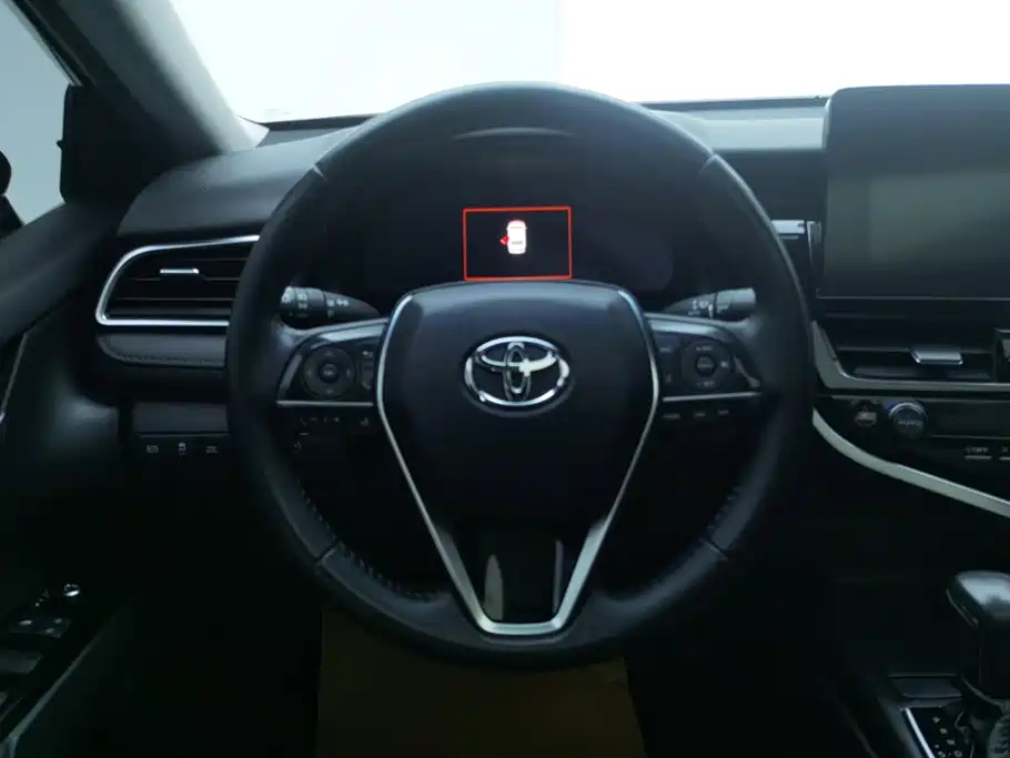 Toyota Camry 2023 — фото 15