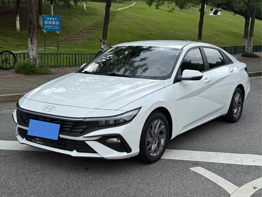 Hyundai Elantra 2024
