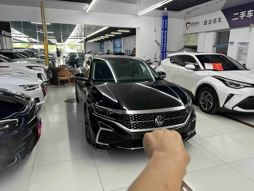 Volkswagen Passat 2023