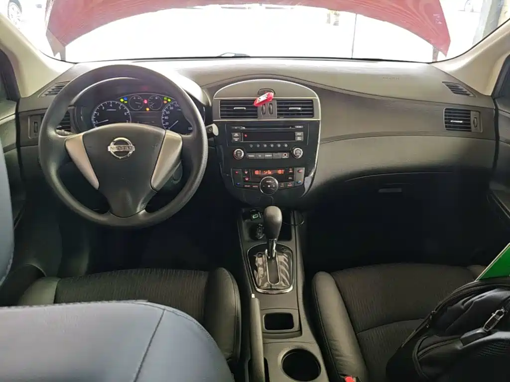 Nissan Tiida 2016 — фото 10