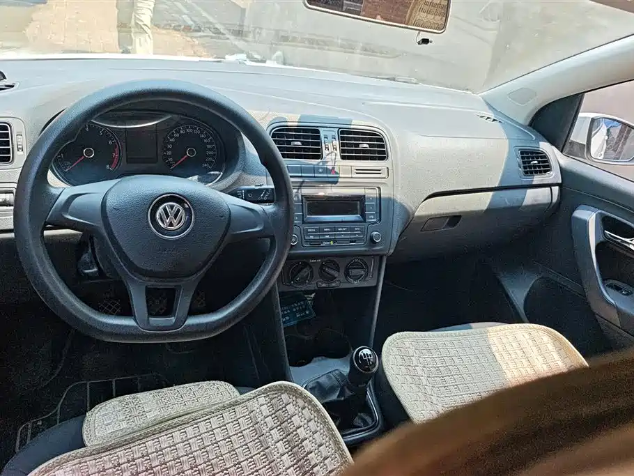 Volkswagen Polo 2016 — фото 12