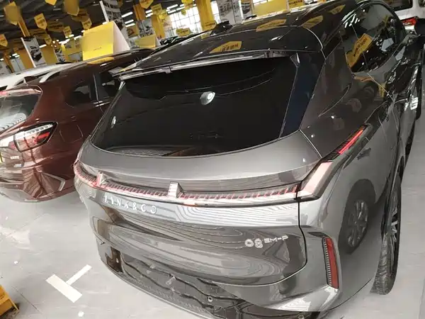 Lynk & Co 08 EM-P 2023