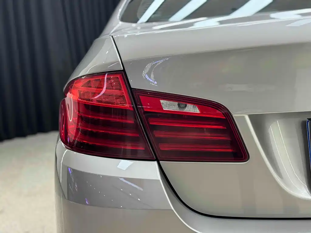 BMW 5 Series 2016 — фото 32
