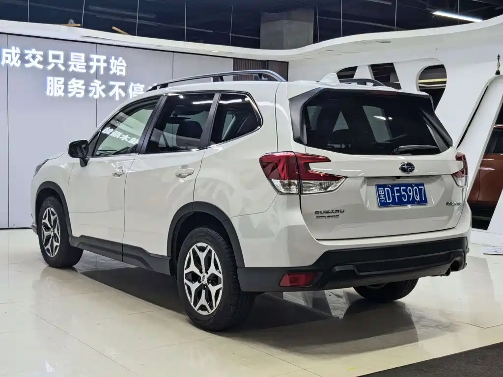 Subaru Forester 2022 — фото 9