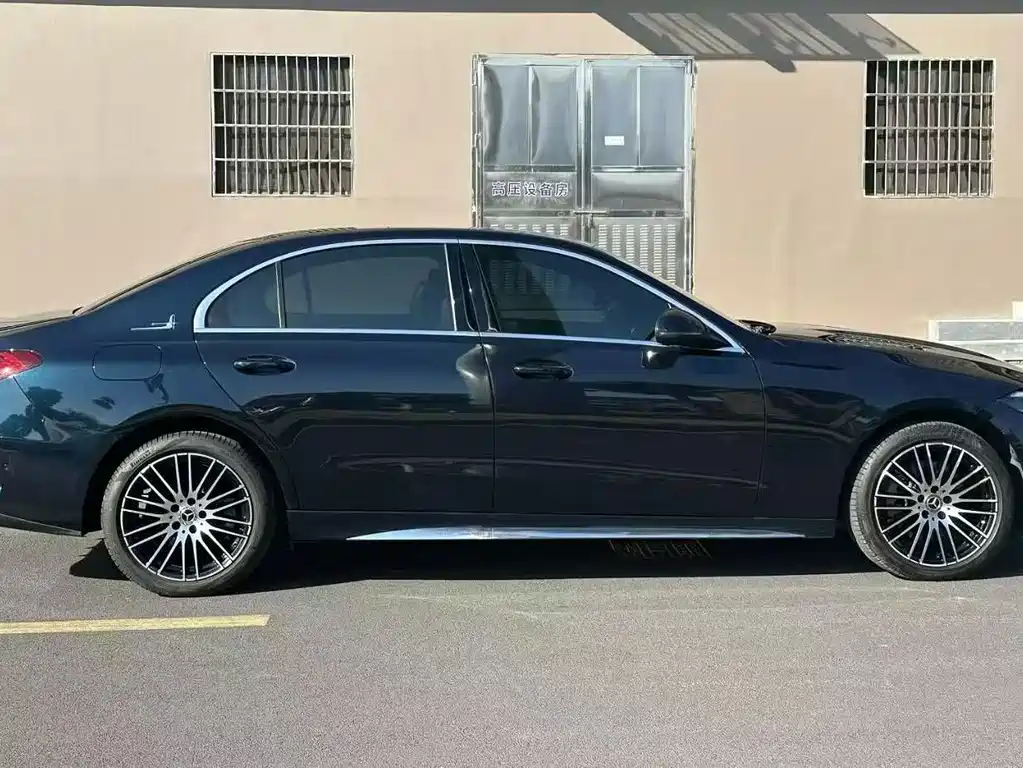 Mercedes-Benz C-Class 2023 — фото 3