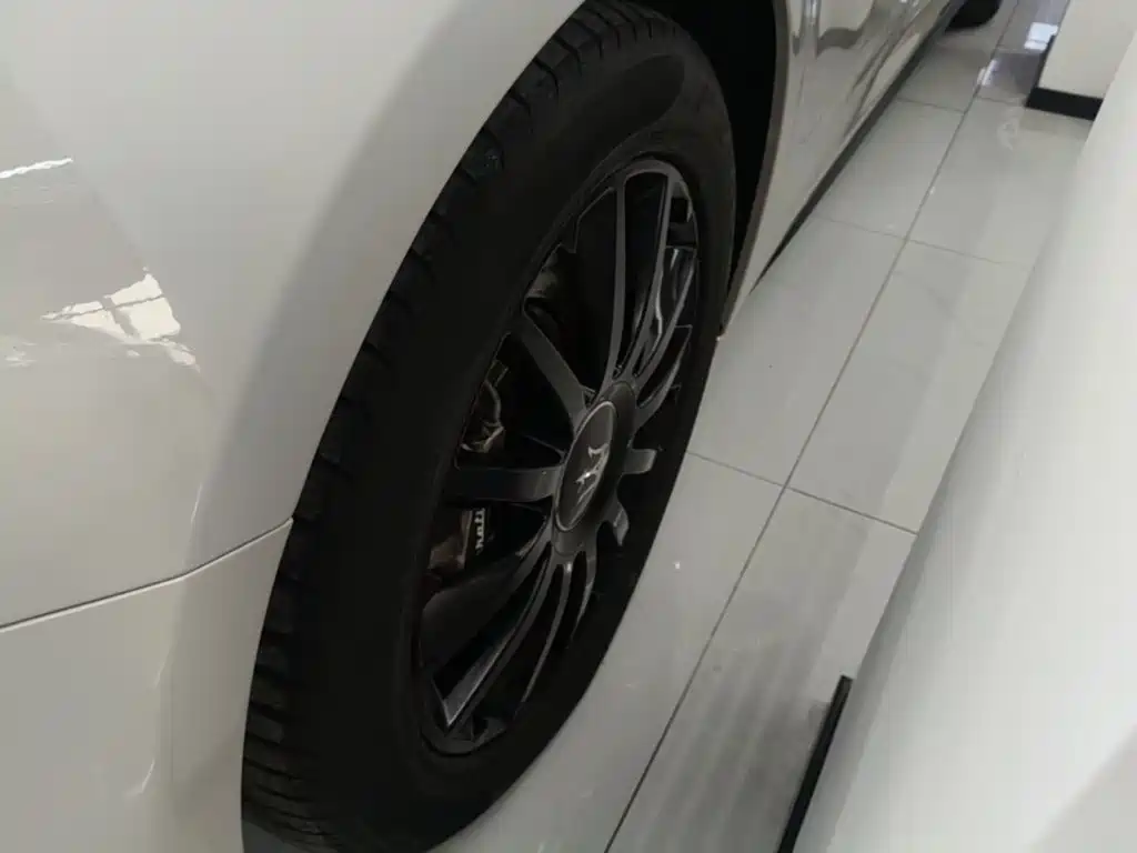 Maserati Ghibli 2015 — фото 23
